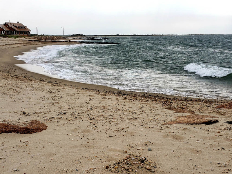 PHOTOS: Visiting Menauhant Beach in Falmouth - CapeCod.com