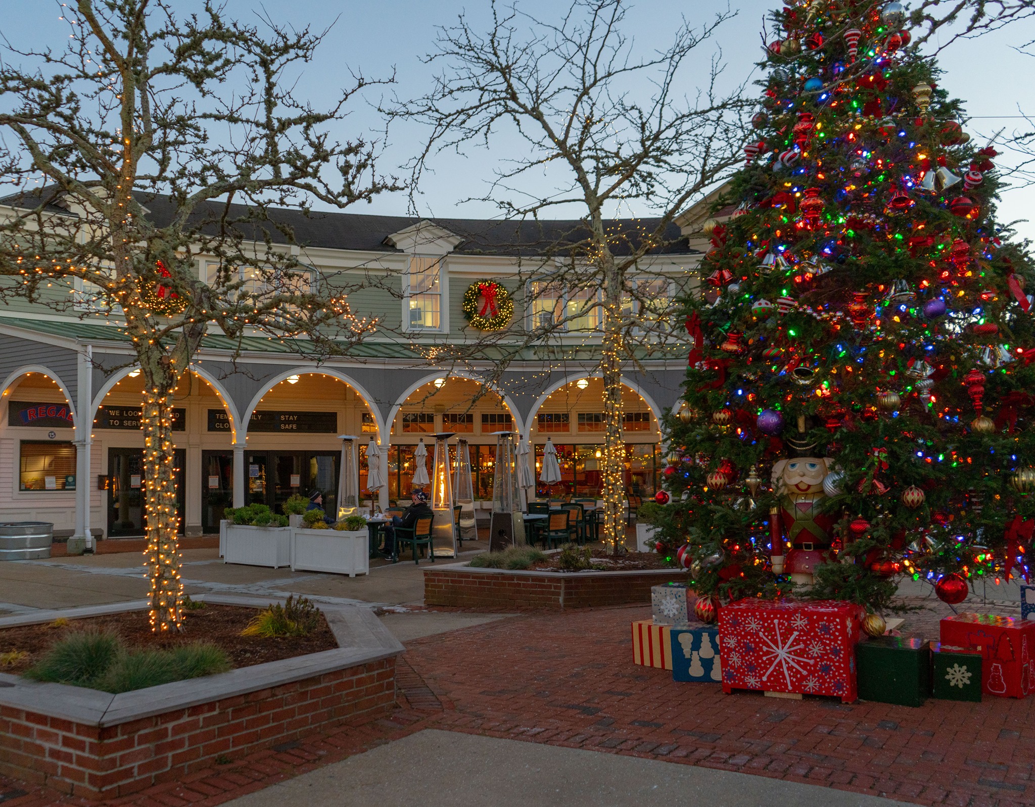 Mashpee Commons Tree Lighting to be Held Black Friday