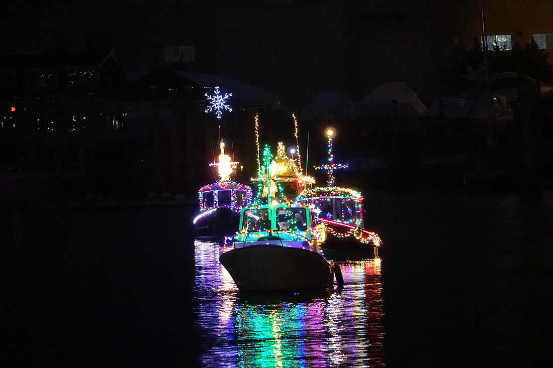 Hyannis Christmas Boat Parade 2024 Edy Jennica